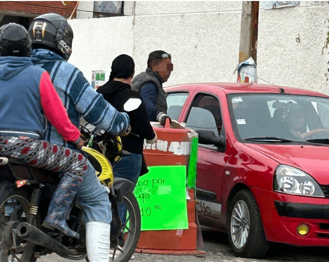 Cobran 10 pesos para el paso de autos en unidad habitacional en Texmelucan  