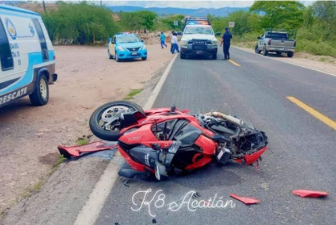 En Acatlán muere reconocido beisbolista en accidente en moto