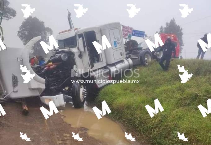 Choque múltiple deja 3 lesionados en Zacatlán