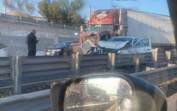 Chocan Camioneta Y Tráiler Sobre La México-Puebla A La Altura De ...