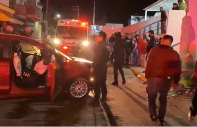 Auto de plataforma DiDi se estrella contra IMSS de Cuautlancingo