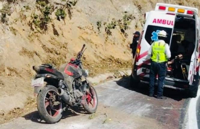 La curva de la muerte en Atlixco atrapa a motociclista 