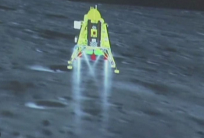 Misión espacial de la India aterriza en el polo sur de la Luna