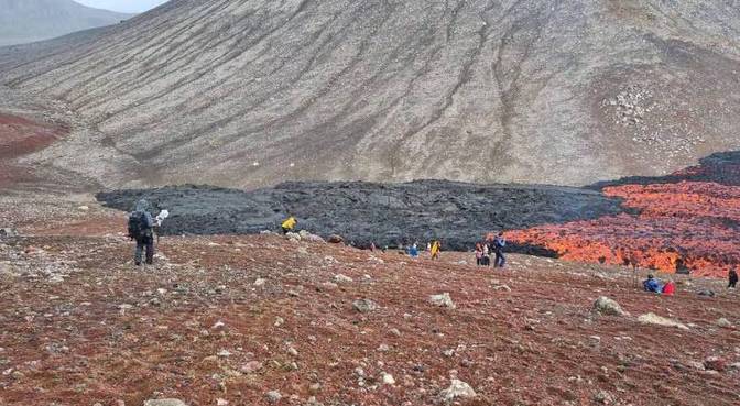 Islandia, en emergencia por posible erupción de volcán