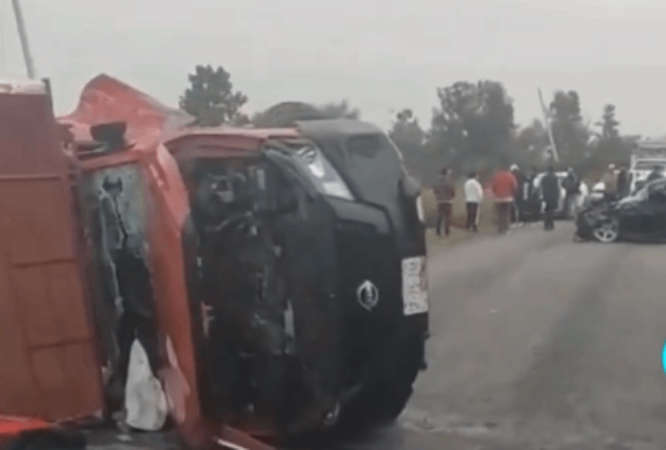 Se registra aparatoso accidente en la carretera Tepeyahuaco y San Lorenzo