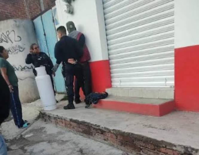 Cae sujeto tras quererse llevar tanque de gas en Cuautlancingo