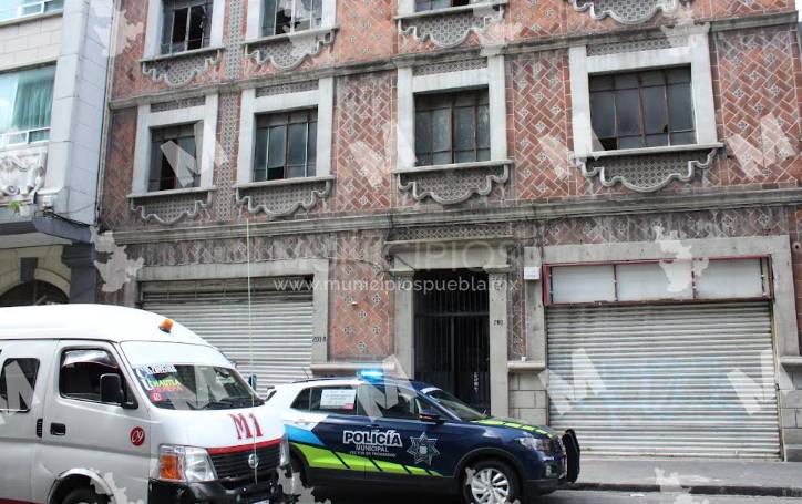 Hallan cadáver putrefacto de mujer en inmueble abandonado del centro de Puebla