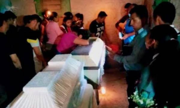 DIF Ajalpan rinde homenaje a hermanos que perecieron atropellados en Altepexi 