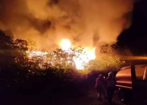 Incendio consume vivienda de dos abuelitos en Zacapoaxtla