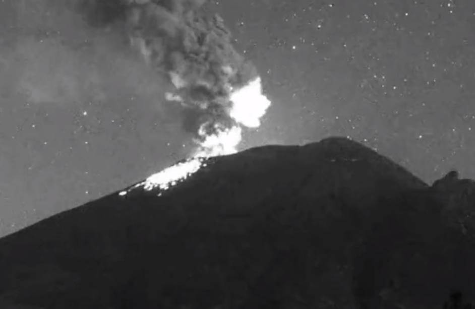 VIDEO Sigue la gran actividad en el volcán Popocatépetl: registra otra explosión