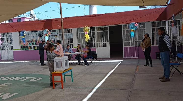 Sin incidentes y baja participación, votación de maestros en la región de Texmelucan