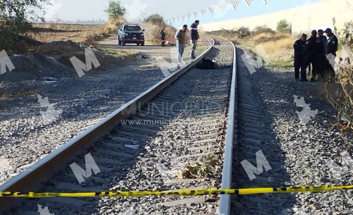 Joven quería cruzar la vía y tren le pasa encima en Tenancingo
