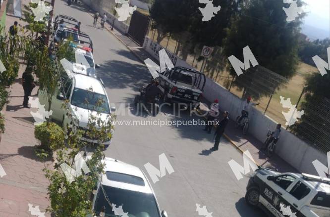 Tras persecución, aseguran a tres hombres por el robo a negocio de Chiautzingo