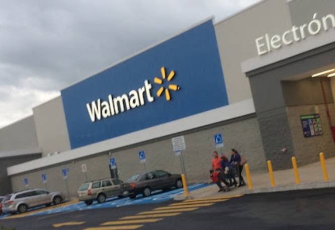 Asaltan tienda Walmart de Parque Puebla y roban celulares