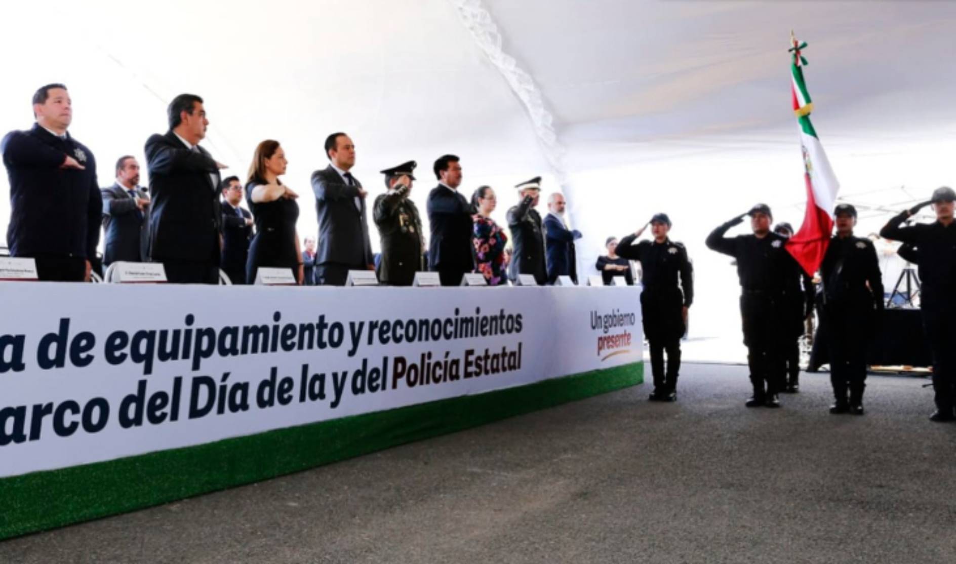 Cumple Céspedes con aumento salarial del 25% a policías estatales