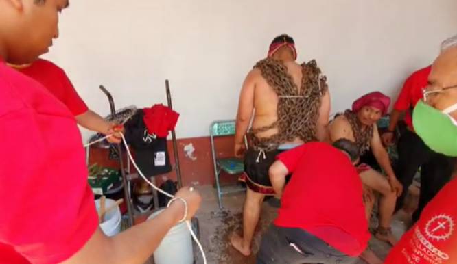 VIDEO Así se preparan los engrillados de Atlixco para su recorrido este viernes santo