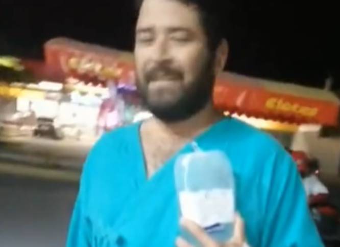 VIDEO Hombre no resiste y se escapa de hospital para ir por carne asada