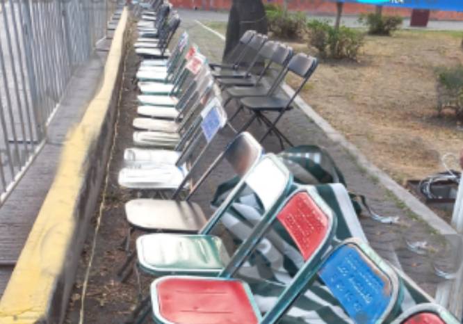 De a 100 pesos la renta de la silla para ver el desfile del 5 de mayo