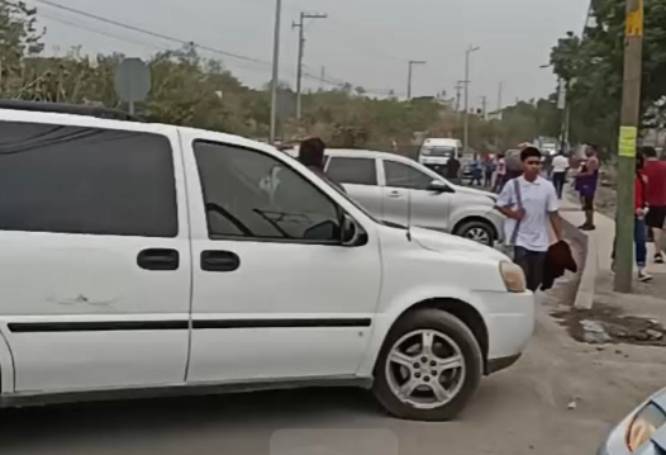 Por salida de ruta bloquean la entrada de un fraccionamiento de Atlixco 