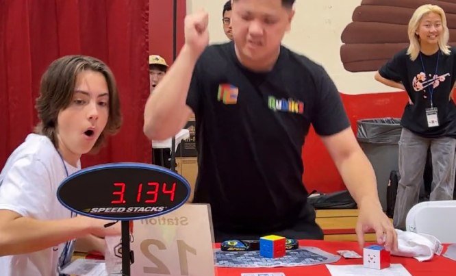 VIDEO Joven autista Max Park rompe récord al armar cubo rubik en tres segundos
