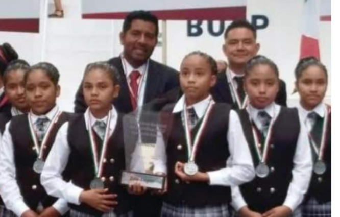 Estudiantes de Huaquechula obtienen primer lugar en concurso estatal de escoltas 