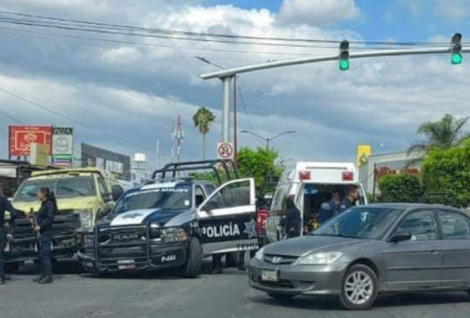 Choca patrulla contra camioneta de traslado de valores en Tehuacán 