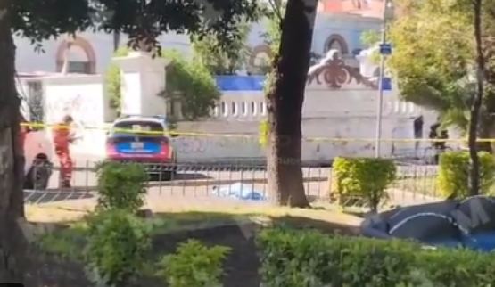 VIDEO Muere persona de un infarto a unos metros de la Cruz Roja en Puebla