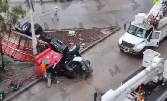 Lluvia provoca varios accidentes en el Periférico esta mañana