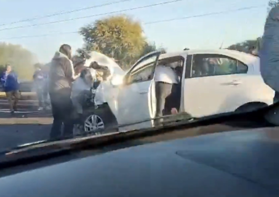 Coche incendiándose y peregrinos causan tráfico en la México-Puebla