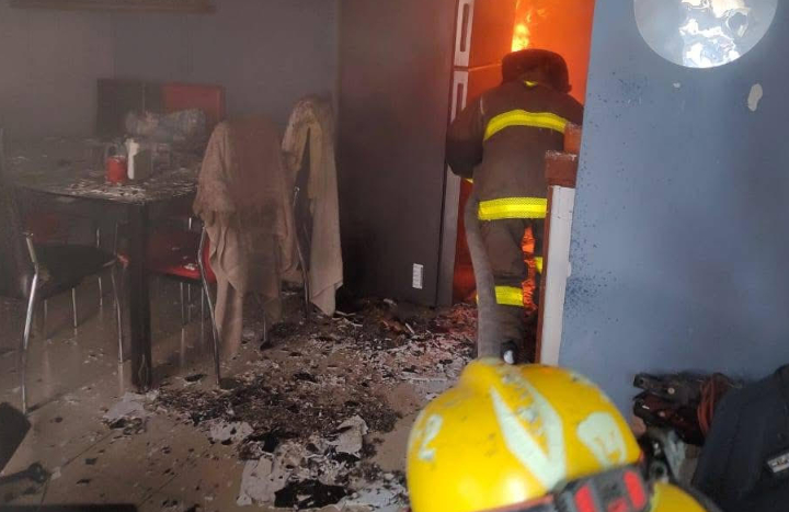 Incendio en Valle Real de Atlixco: bomberos controlan siniestro en zona habitacional