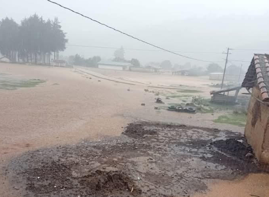 Comunidad de Ajolotla en Chignahuapan, inundada tras fuerte lluvia