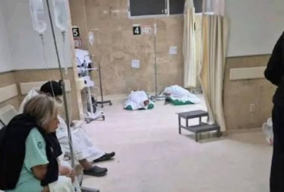 Saturada área de urgencias del IMSS de Tehuacán, pacientes son atendidos en el piso