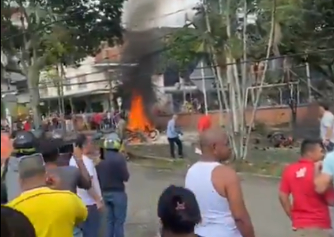 Alarma en Cali: motobomba y explosivo en CAI