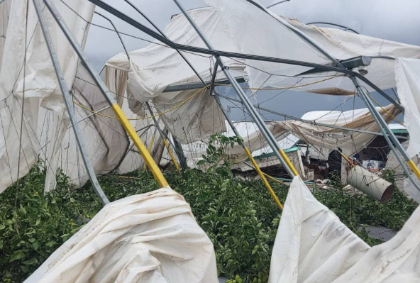 Tornado deja daños materiales en Chignahuapan; lluvias también afectan Michac