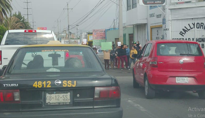 Bloquean Diagonal Defensores de la República vecinos de la colonia López Mateos
