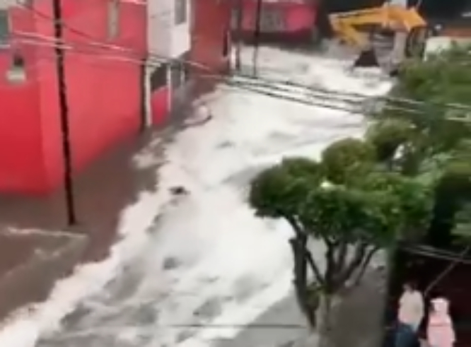 Se desborda presa en Naucalpan tras intensas lluvias