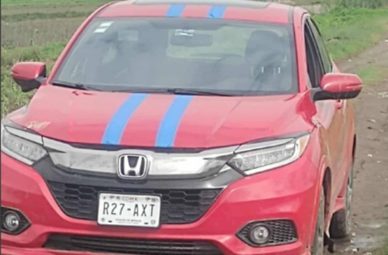 Abandonan cochebomba con cadáver dentro en Coronango