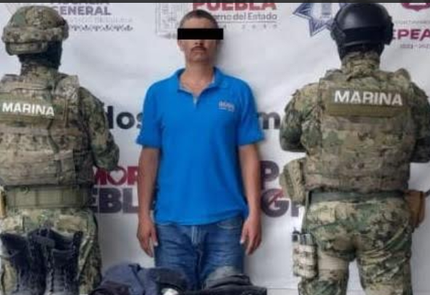 Detienen a un hombre con arma exclusiva del Ejército en Tepeaca 