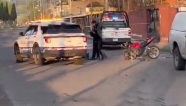 Muere joven motociclista tras chocar contra poste en el bulevar Xonacatepec