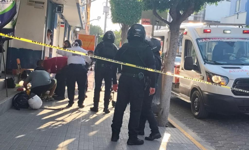 Paramédicos salvan a abuelitos tras sufrir infarto en calles de Tehuacán