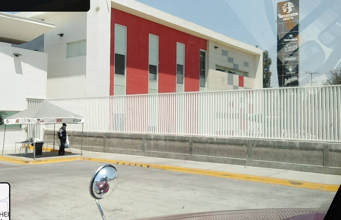 Comando asalta agencia de Heineken en Puebla capital