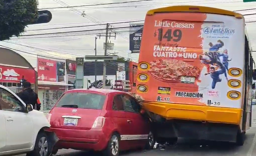 Se registra carambola en la 31 Poniente ente ruta 10 y dos vehículos particulares