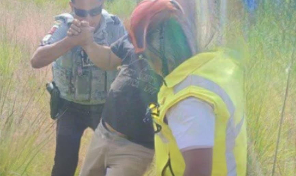 Hallan a trailero maniatado con vida sobre la autopista Amozoc-Perote