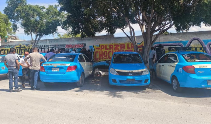 Taxistas de Tehuacán suspenden marcha en contra de unidades de plataforma