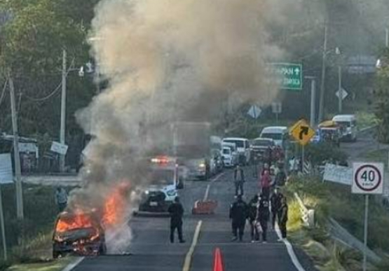 Se incendia automóvil en Tehuitzingo