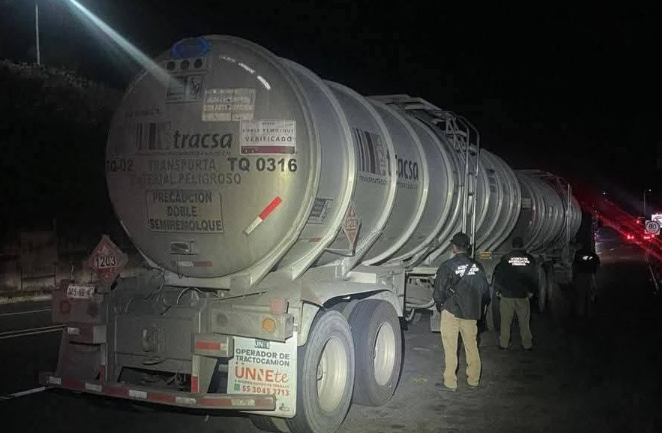 Aseguran pipa cargada con huachicol en la México-Tuxpan 