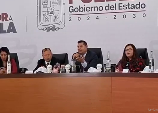 Pide Armenta a Chedraui continuar el bacheo en Puebla capital