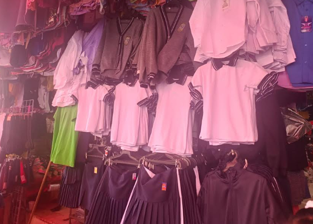 Compra de uniformes para el regreso a clases en Tehuacán costará casi mil pesos