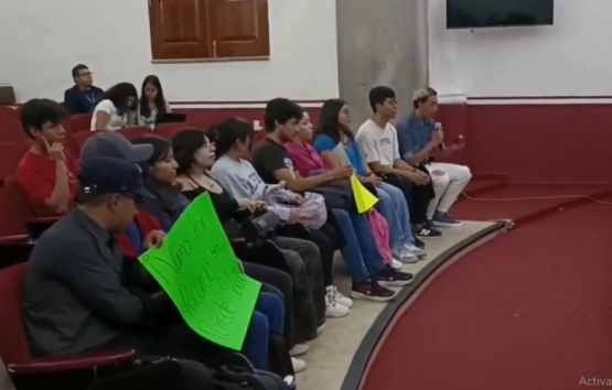 Estudiantes de Administración postulan al profesor Ricardo Paredes para la rectoría de la BUAP