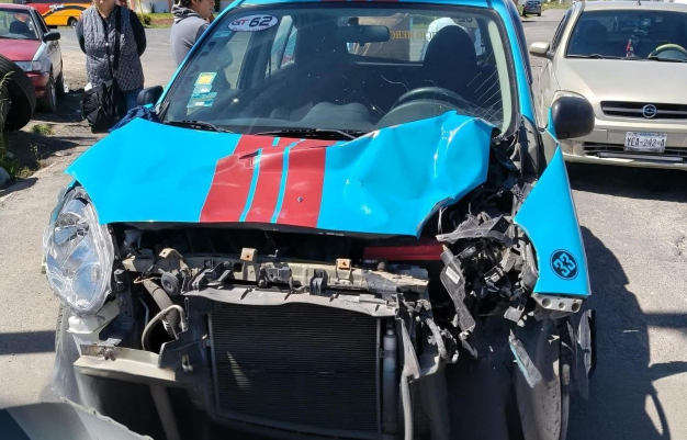 Choca caballo contra taxi en el municipio de Zaragoza 